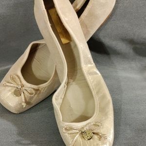 Jessica Simpson Gold Flats